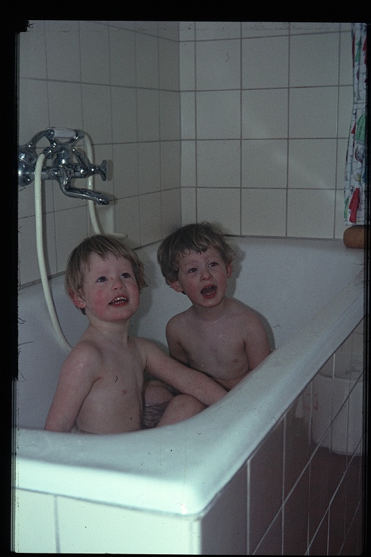 27.Delft apr 1966 Brigitte,Marion.JPG